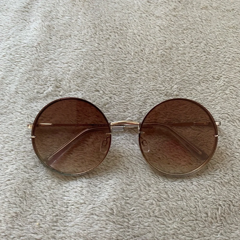 Assorted Sunglasses - Picture 6 of 9